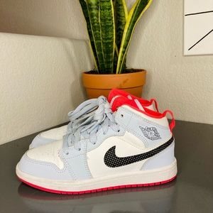 Nike Air Jordan 1’s Mid Gs “Half Blue”(🔥🔥)